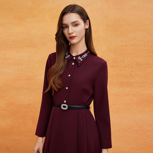 QE811斯尔丽2025春季新款赫本风衬衣领钉珠精致收腰放摆配腰带连衣裙 商品图4