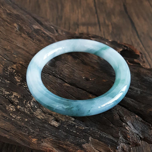 【天然正品】A货翡翠天然细腻无裂圆条糯冰种白底飘花55.5号翡翠手镯女士现售价：8880！250225NJS09 商品图2