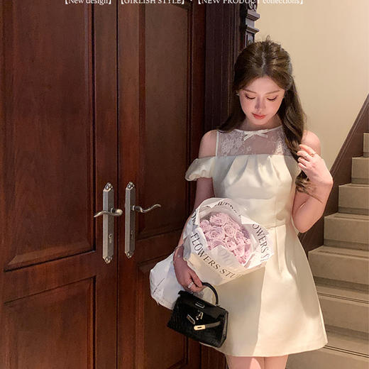 西遇一字肩连衣裙女新款花苞袖千金风露肩蕾丝拼接裙子SS150096 商品图1