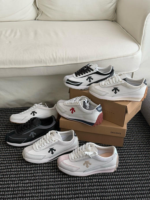 点此购买 迪桑特高尔夫系列男女款CHRON RACER头层皮面运动休闲鞋 98 310361 商品图1