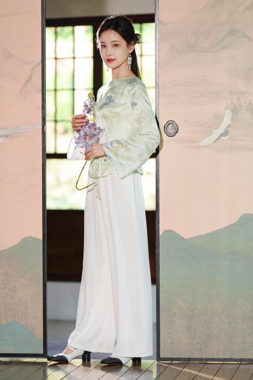 逸红颜明月优选#醋酸提花上衣「千江水」将《千里江山图》的山水裁入云裳，静谧深远的自然美 商品图9