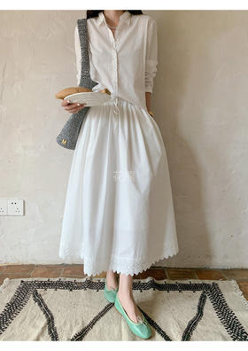 【蕾丝边半身裙】“浪漫与优雅的音域符号”轻松拿捏温柔氛围感的小白裙 松紧腰穿着不束缚，内里选用纯色里布亲肤舒适 不透光不闷热下摆月牙花边点缀，丰富层次