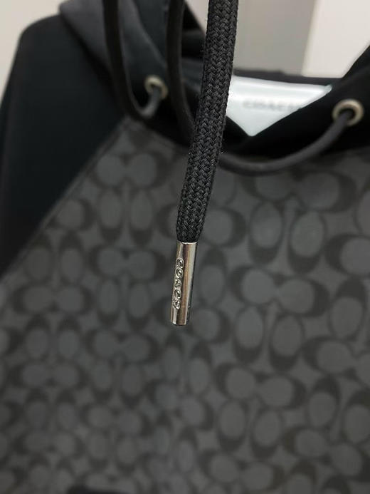 原单COACH/蔻驰奥莱款。经典标志连帽卫衣，100%棉。质量相当好！款式也很不错，经典LOGO设计，穿起来效果真心好看！
尺码S-XL，男女同款 商品图7