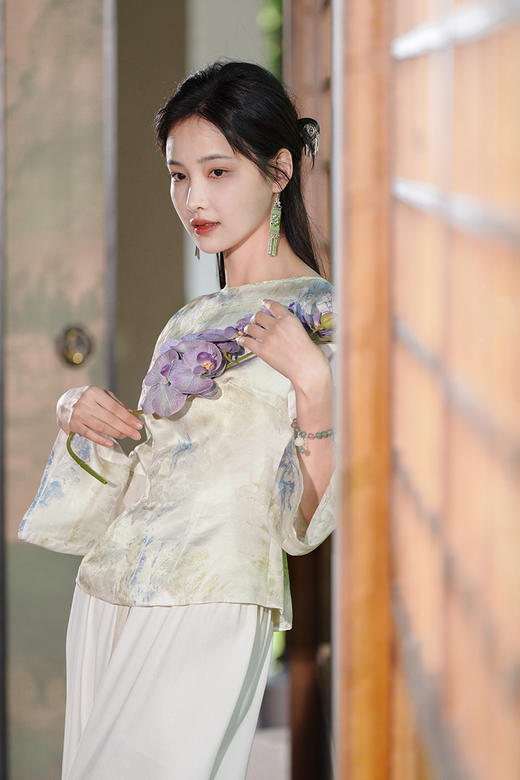 逸红颜明月优选#醋酸提花上衣「千江水」将《千里江山图》的山水裁入云裳，静谧深远的自然美 商品图14