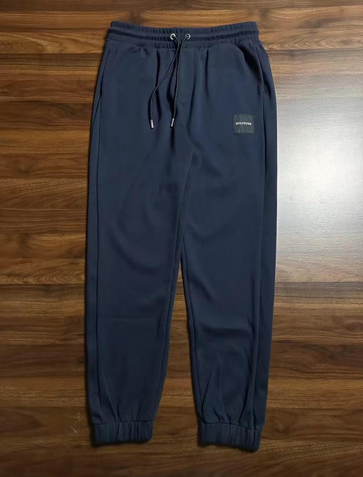 正品 Tommy 新款 纯棉织布标抽绳束脚卫裤
代购899，采用 100%精梳纯棉，亲肤透气 ，立体剪裁宽松版型
定制织布标 
藏青，灰色
尺码S～XL
特价💰180包邮 商品图0