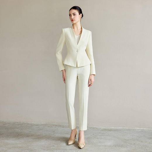 IWY/米白色工作服女职业气质套装新款时尚一粒扣西服正装两件套CP2227 商品图3