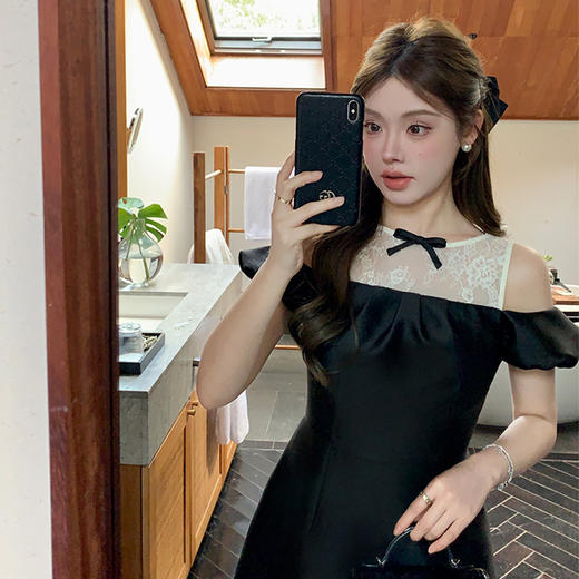 西遇一字肩连衣裙女新款花苞袖千金风露肩蕾丝拼接裙子SS150096 商品图2