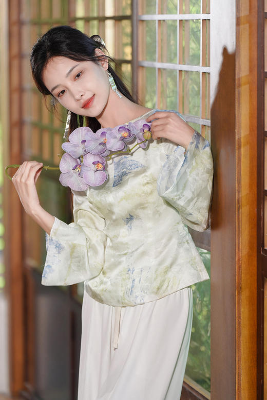 逸红颜明月优选#醋酸提花上衣「千江水」将《千里江山图》的山水裁入云裳，静谧深远的自然美 商品图8