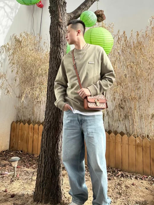 原单蔻驰奥莱卫衣，必备单品COACH/ 好好看啊！必备单品！这是经典的经典！百搭款推荐。
尺码  M  L  XL 商品图8