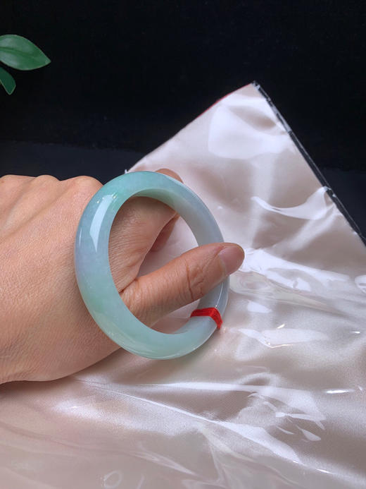 612314，57.5果绿底手镯，大半圈带果绿底，局部还带些淡紫，整体清新甜美 商品图5