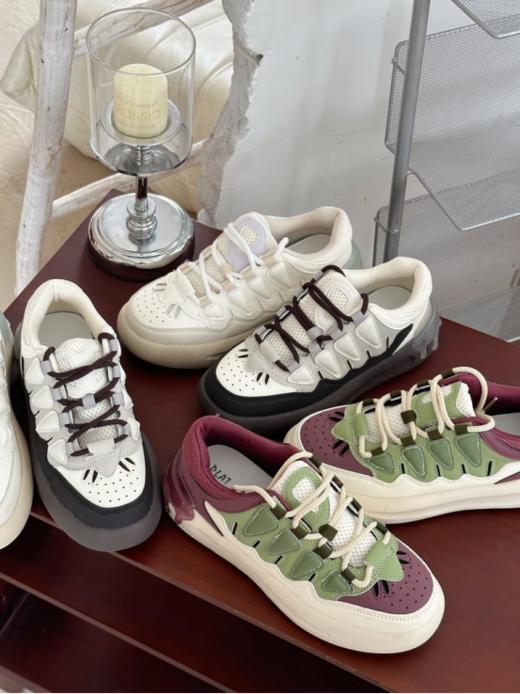 【🥕韩国𝗣𝗟𝗔𝗧 𝗕𝗔𝗦𝗘 𝗙𝗟同款萝卜板鞋】 FL同款萝卜鞋真的是火爆✨ 又是给设计师加鸡腿🍗的一天 第一眼想带回家的萝卜鞋我真的好爱啊!! 🉑跟小姐妹一人一双💕 商品图3