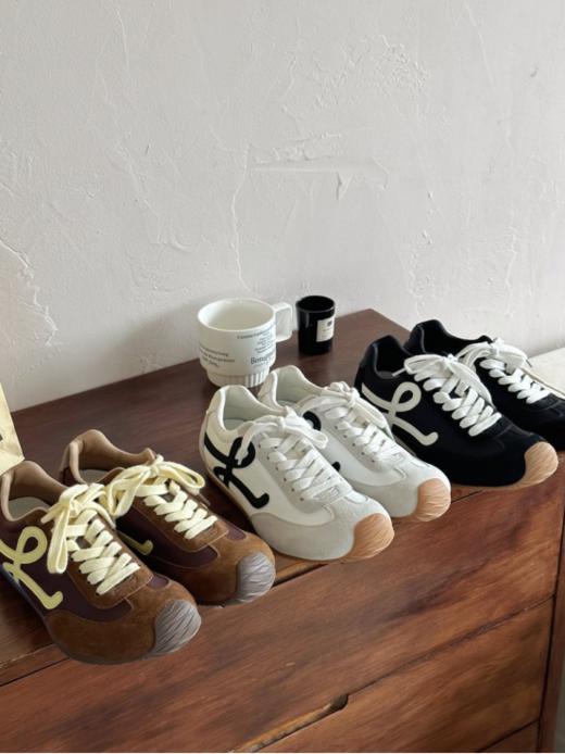 💐【PlatBase 罗意威同款丑萌阿甘鞋】 💗超级棒 不对称鞋头造型☀️，作为 LOEWE的标志性设计超柔软，轻便且灵活的鞋底， 💕新的波浪纹理橡胶外底，延伸至鞋头 商品图2