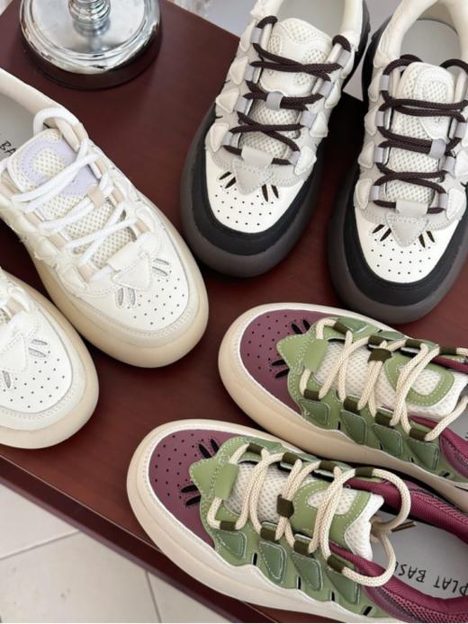 【🥕韩国𝗣𝗟𝗔𝗧 𝗕𝗔𝗦𝗘 𝗙𝗟同款萝卜板鞋】 FL同款萝卜鞋真的是火爆✨ 又是给设计师加鸡腿🍗的一天 第一眼想带回家的萝卜鞋我真的好爱啊!! 🉑跟小姐妹一人一双💕 商品图2