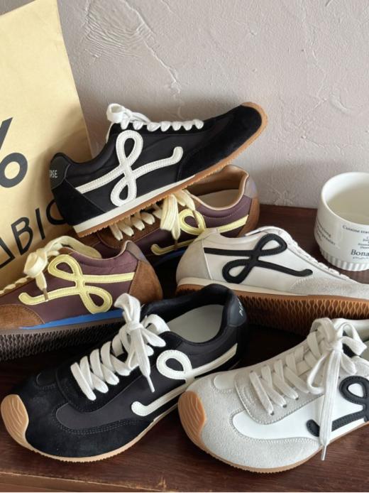 💐【PlatBase 罗意威同款丑萌阿甘鞋】 💗超级棒 不对称鞋头造型☀️，作为 LOEWE的标志性设计超柔软，轻便且灵活的鞋底， 💕新的波浪纹理橡胶外底，延伸至鞋头 商品图1