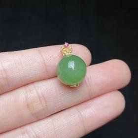 18K碧玉吊坠-圆珠配皇冠扣约12