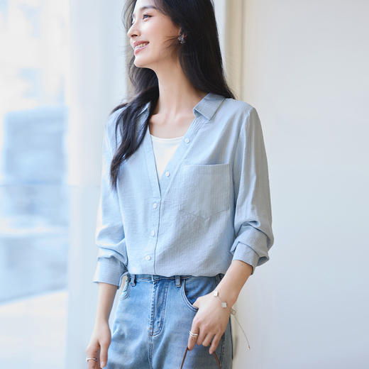 VICTORIA&VERA春季“冰萃微蓝”系列韩版百搭显瘦V领假两件竖条纹衬衫 商品图2
