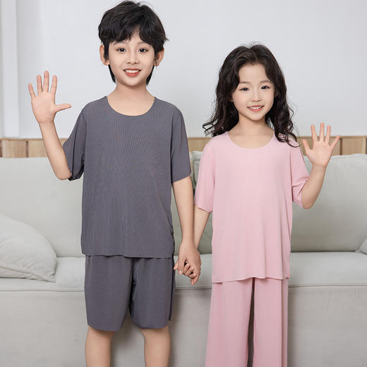 【夏季新款❗️超亲肤儿童家居服】丝绸般手感，超舒服无痕冰丝男童短袖宽松两件套女童睡衣睡裤 商品图2