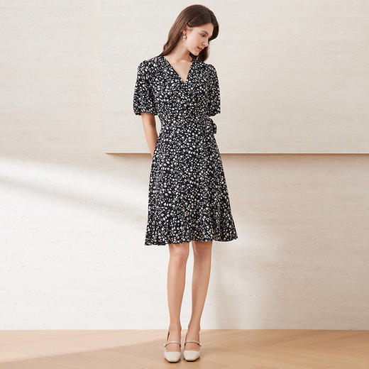 EITIE爱特爱泡泡袖气质碎花法式浪漫印花连衣裙2025夏季新款B2507644 商品图1