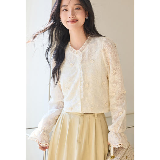 VICTORIA&VERA春季“温柔姐姐”系列白月光风木耳边繁复刺绣立体花衬衫 商品图1