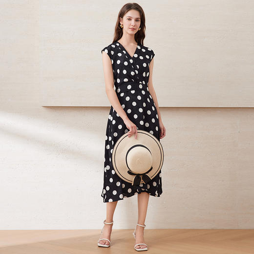EITIE爱特爱时尚复古撞色波点V领收腰显瘦无袖连衣裙2025夏季新款B2507624 商品图3