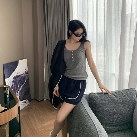 顺丰包邮洛诗琳34327时髦U领美丽诺羊毛排扣打底背心20160 商品图3