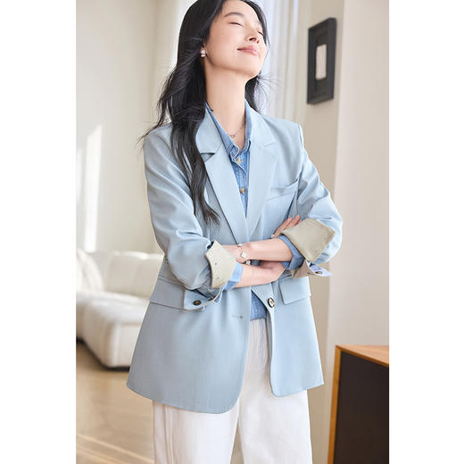 VICTORIA&VERA春季“轻盈呼吸感”气质宽松休闲2粒扣撞色袖口设计感西装外套 商品图9