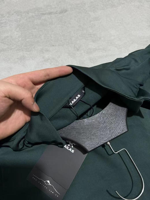 正品KAILAS凯乐石 立领抓绒半拉链长袖，黑科技面料 保暖透气 羊毛质感 不刺不闷，腋下一片设计 活动更自通 不受任何束缚
尺码：S～XL 商品图7