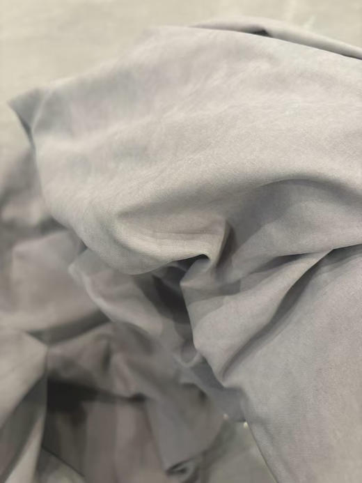 亚马逊订单外贸原单品牌床笠
面料：锦纶复合纤维53.7聚酯纤维46.3

尺寸：180*200*30cm。
颜色：灰色
原价99美刀 商品图4