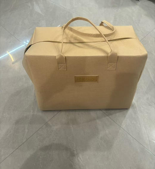 正品罗莱家纺.百分百蚕丝被来啦～罗莱正品蚕丝被。剩余一些，正品，原包装，随便对比！带包装吊牌，好货一批。
尺寸2000×2300 重量1750g一等品
官网1800 商品图1