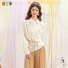 两三事 溺光遐想 2025春季新款复古印花收腰不对称下摆衬衫女S25CC353