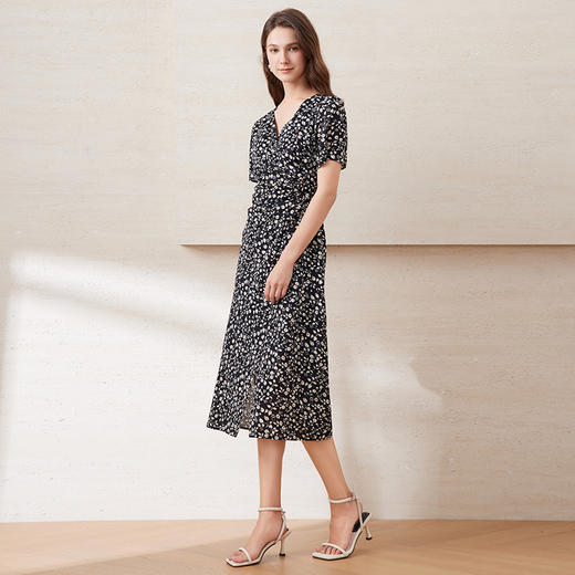 EITIE爱特爱法式浪漫碎花V领褶皱收腰显瘦连衣裙2025夏季新款B2507646 商品图1