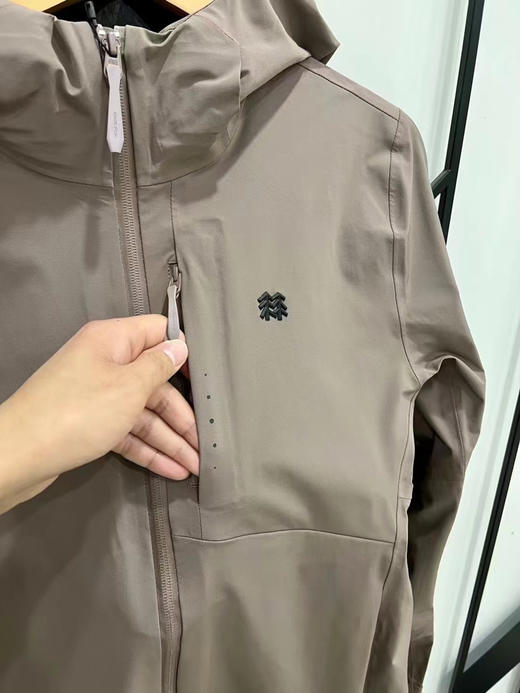 正品KOLON SPORT 可隆户外休闲 运动  徒步冲锋衣连帽款式  有效防风防雨
男款  M～XXL 现货即发 商品图3