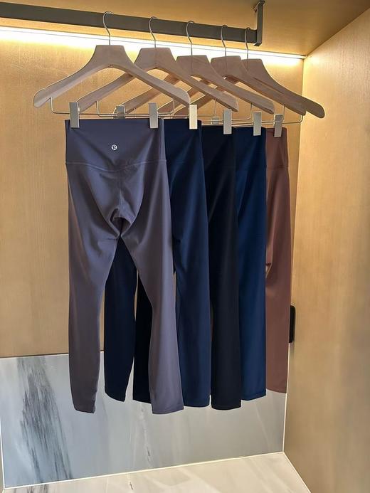 点此购买 lulu露露AlignTM系列女士瑜伽裤裸感裤 yw 310377 商品图1