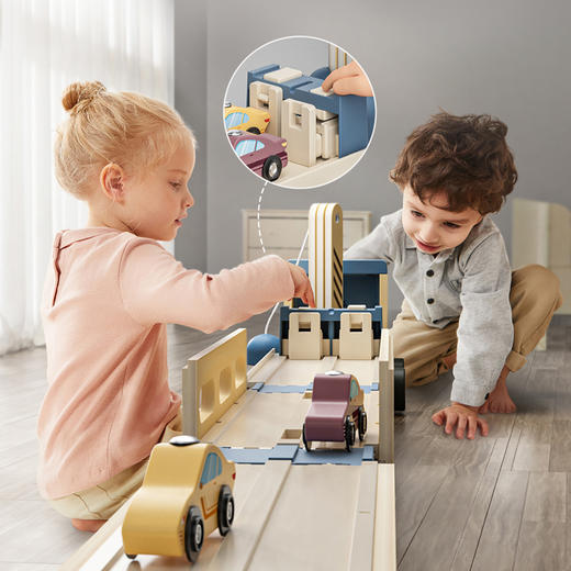 特宝儿男孩3到6岁儿童小汽车木质新款变形赛道玩具车 商品图2