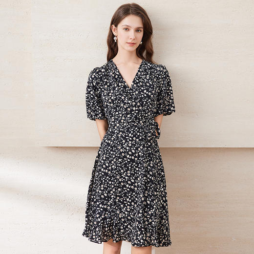 EITIE爱特爱泡泡袖气质碎花法式浪漫印花连衣裙2025夏季新款B2507644 商品图4