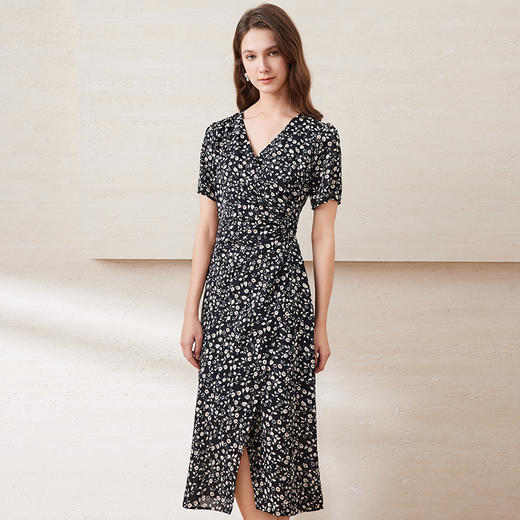 EITIE爱特爱法式浪漫碎花V领褶皱收腰显瘦连衣裙2025夏季新款B2507646 商品图2