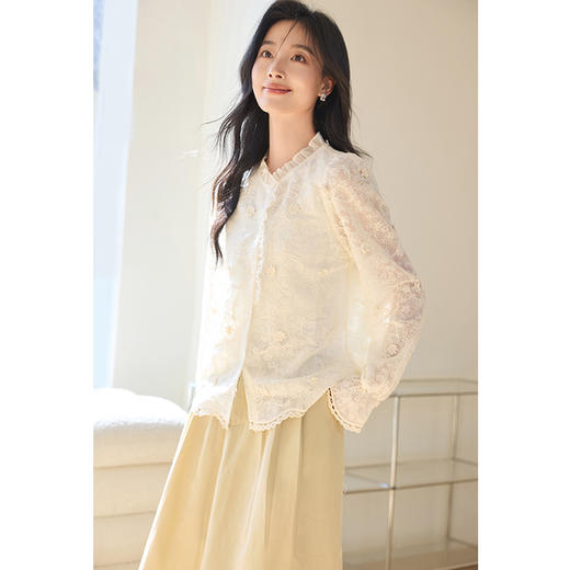 VICTORIA&VERA春季“温柔姐姐”系列白月光风木耳边繁复刺绣立体花衬衫 商品图6