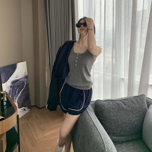 顺丰包邮洛诗琳34327时髦U领美丽诺羊毛排扣打底背心20160 商品图2