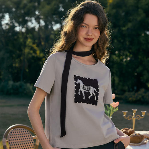 两三事梵高文艺白驹星屑2025春新款动物印花可拆领带两件套t恤女S25CT466 商品图1