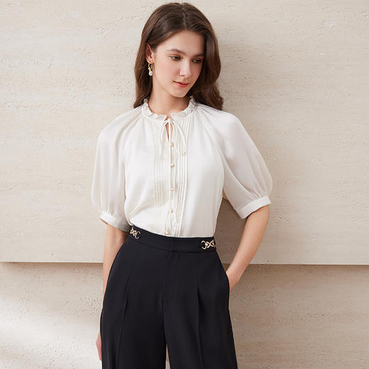 EITIE爱特爱复古连肩泡泡袖显瘦珠光缎面白色上衣夏新款B2509602 商品图1