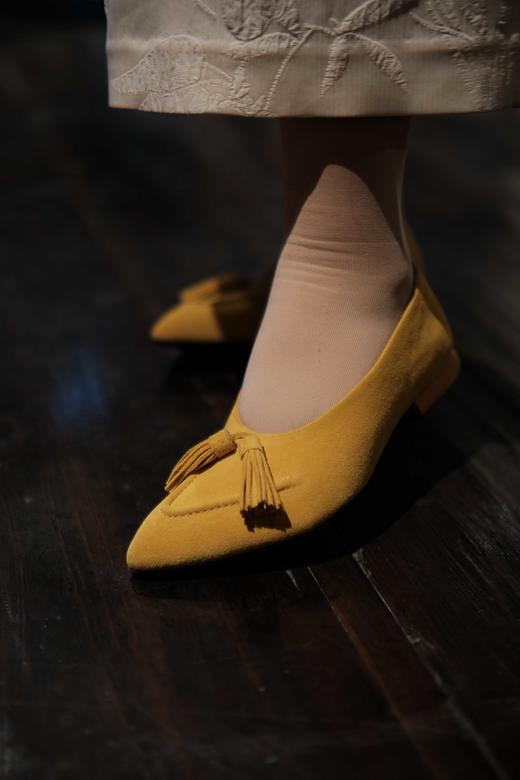 花痴推荐！超爱的小众美鞋——皮料选自意大利🇮🇹进口超柔胎牛反绒、小羊皮！线条独特流畅、满满时髦自由感！穿感舒适细腻、鞋型精致秀气，上脚气质感满满、复古高级｜三色任选 商品图2