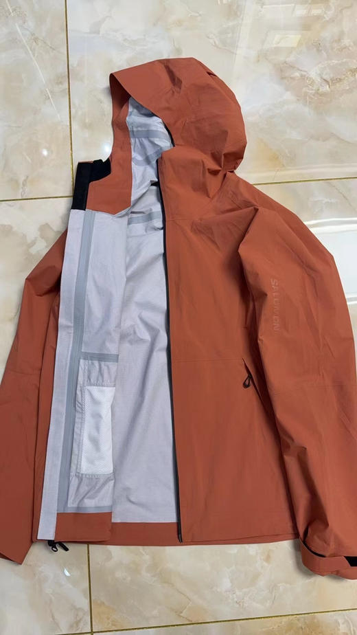 正品萨洛蒙2.5L 防水夹克，冲锋衣。
两个色，尺码S-XXL，产地:孟加拉
原价1598 商品图6