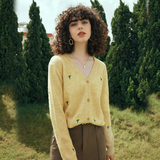 欧芮儿法式V领绣花针织开衫春春2025新款气质慵懒风黄色毛衣外套 商品图0