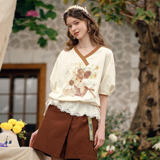 两三事梵高文艺露台寻香2025春季新款抽绳绑带蕾丝下摆印花t恤女S25CT340 商品图1