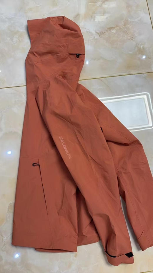 正品萨洛蒙2.5L 防水夹克，冲锋衣。
两个色，尺码S-XXL，产地:孟加拉
原价1598 商品图4