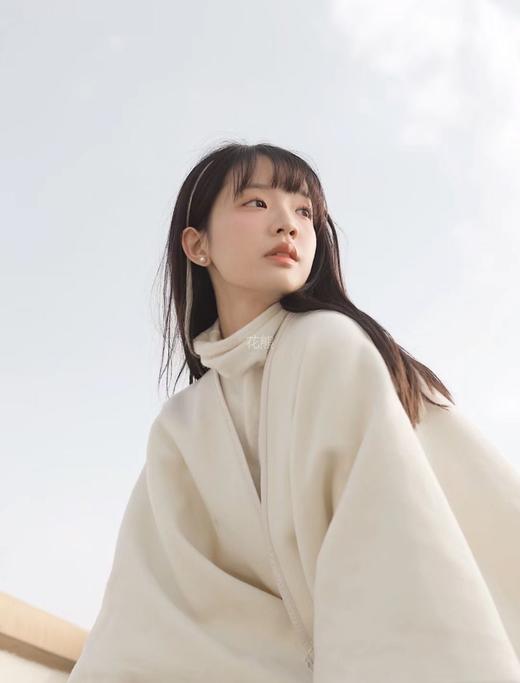 【TF白香正装】越南原单 已经跪倒在颜值和香味上了 前调:百里香、茶叶;中调:铃兰、藏红花、玫瑰;尾调:绒面革、香、琥珀麝香乳香交织，模拟出贴肤的洁净温暖，我的命中情香图干净不扰人的清纯小白花 商品图1