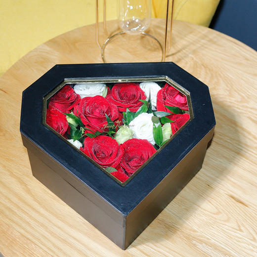 潘多拉丨9枝红玫瑰钻石礼盒 商品图3