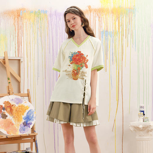 两三事梵高文艺暖光盛绽2025春新款拼色v领绑带刺绣印花t恤女宽松S25CT343 商品图1