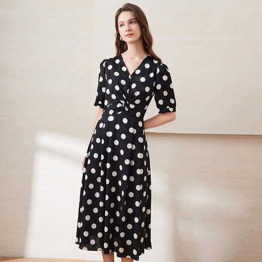 EITIE爱特爱时尚撞色波点收腰气质V领长裙显瘦连衣裙2025夏季新款B2507626 商品图1