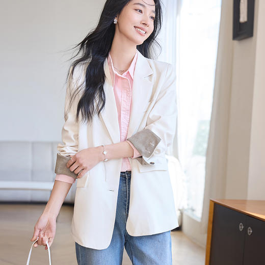 VICTORIA&VERA春季“轻盈呼吸感”气质宽松休闲2粒扣撞色袖口设计感西装外套 商品图5